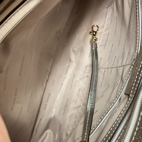 Michael Kors Metallic Voyager Leather Tote/Shoulder Purse - Picture 11 of 17